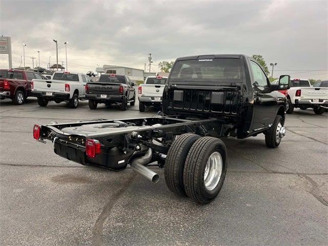 2025 RAM Ram 3500 Chassis Cab RAM 3500 TRADESMAN CHASSIS REGULAR CAB 4X4 60 CA