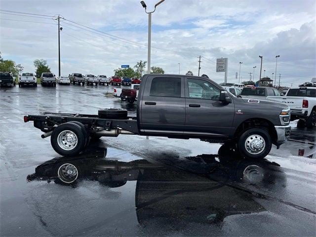 2025 RAM Ram 3500 Chassis Cab RAM 3500 TRADESMAN CREW CAB CHASSIS 4X4 60 CA