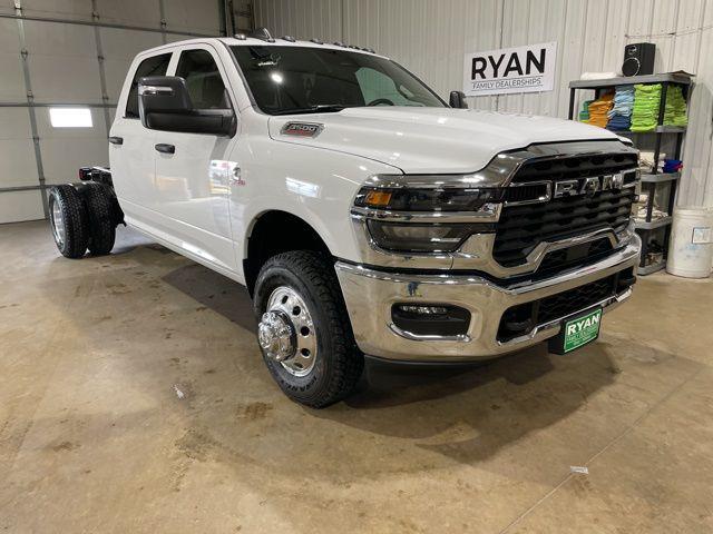 2025 RAM Ram 3500 Chassis Cab RAM 3500 TRADESMAN CREW CAB CHASSIS 4X4 60 CA