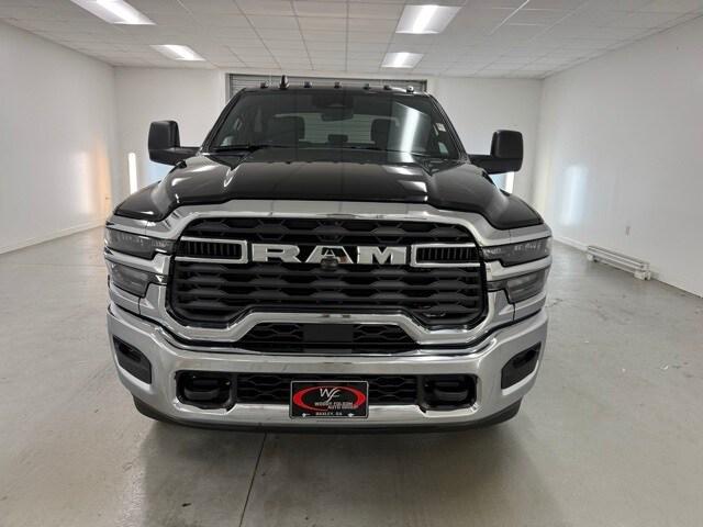 2025 RAM Ram 3500 Chassis Cab RAM 3500 TRADESMAN CREW CAB CHASSIS 4X4 60 CA