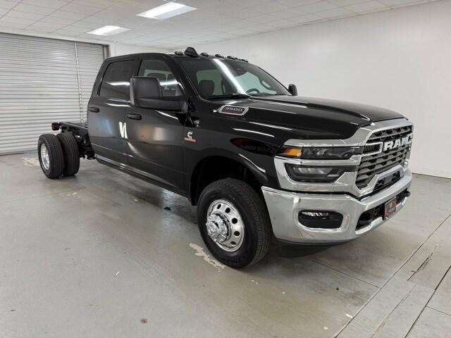 2025 RAM Ram 3500 Chassis Cab RAM 3500 TRADESMAN CREW CAB CHASSIS 4X4 60 CA