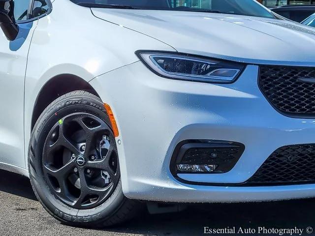 2025 Chrysler Pacifica Hybrid PACIFICA PLUG-IN HYBRID S APPEARANCE