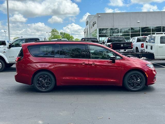 2025 Chrysler Pacifica Hybrid PACIFICA PLUG-IN HYBRID S APPEARANCE