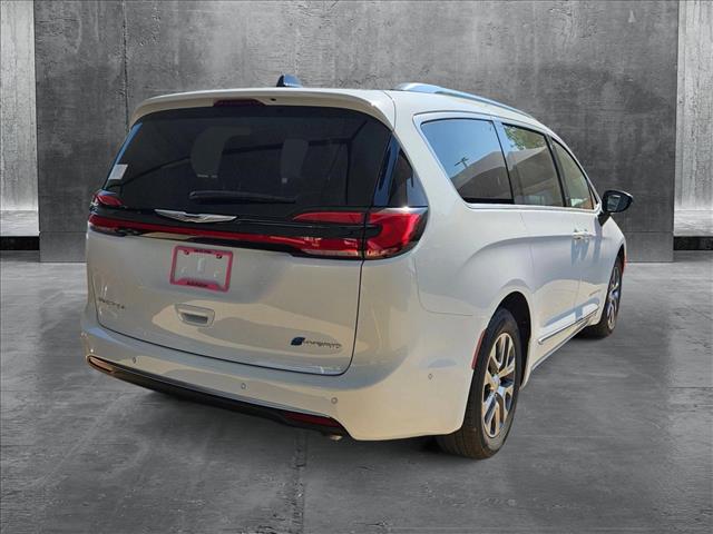2025 Chrysler Pacifica Hybrid PACIFICA PLUG-IN HYBRID PINNACLE