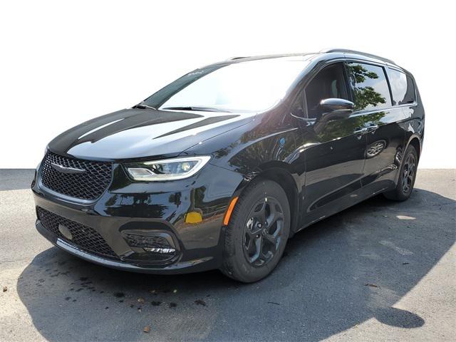 2025 Chrysler Pacifica Hybrid PACIFICA PLUG-IN HYBRID S APPEARANCE