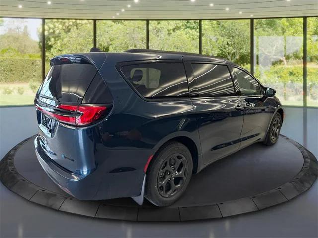 2025 Chrysler Pacifica Hybrid PACIFICA PLUG-IN HYBRID S APPEARANCE