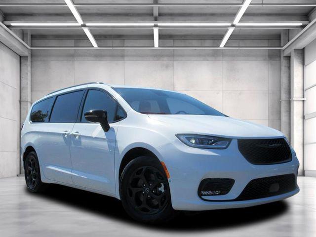 2025 Chrysler Pacifica Hybrid PACIFICA PLUG-IN HYBRID S APPEARANCE