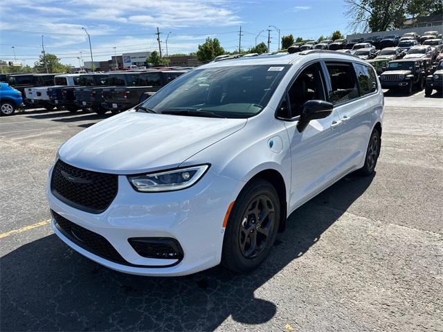2025 Chrysler Pacifica Hybrid PACIFICA PLUG-IN HYBRID S APPEARANCE
