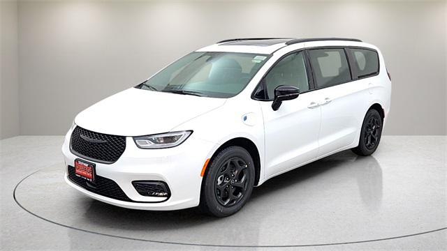 2025 Chrysler Pacifica Hybrid PACIFICA PLUG-IN HYBRID S APPEARANCE