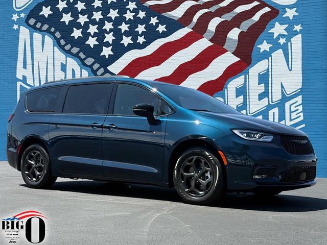 2025 Chrysler Pacifica Hybrid PACIFICA PLUG-IN HYBRID S APPEARANCE