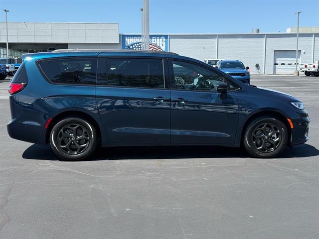 2025 Chrysler Pacifica Hybrid PACIFICA PLUG-IN HYBRID S APPEARANCE