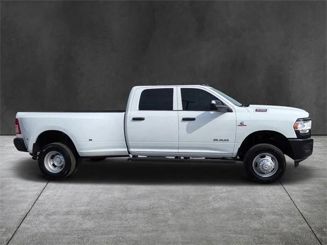 2022 RAM 3500 Tradesman Crew Cab 4x4 8 Box