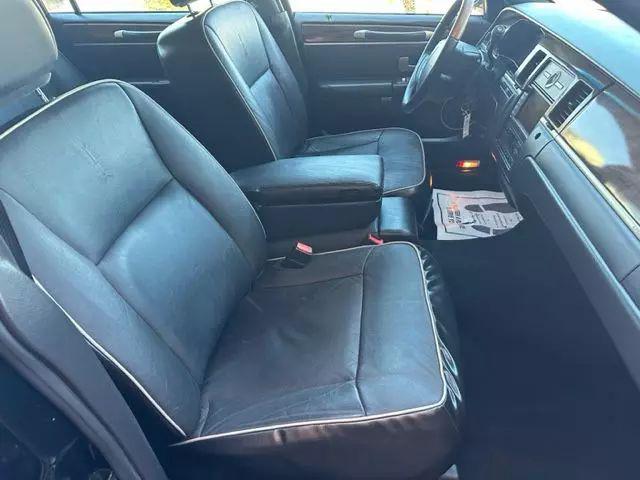 2007 Lincoln Town Car Designer Series