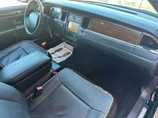 2007 Lincoln Town Car Designer Series