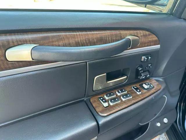 2007 Lincoln Town Car Designer Series