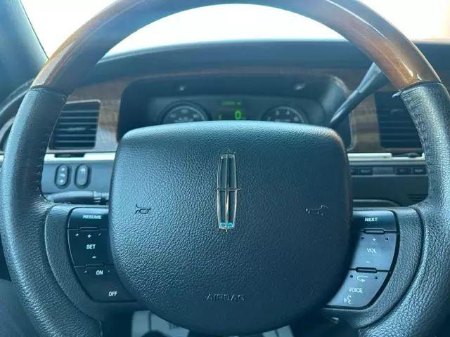 2007 Lincoln Town Car Designer Series