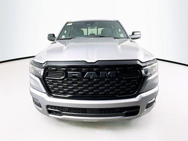 2025 RAM Ram 1500 RAM 1500 TRADESMAN CREW CAB 4X2 57 BOX
