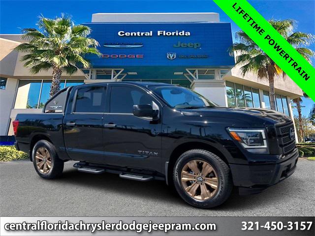 2024 Nissan TITAN Crew Cab SV 4x2