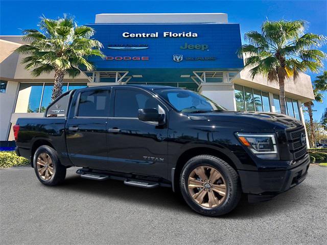 2024 Nissan TITAN Crew Cab SV 4x2