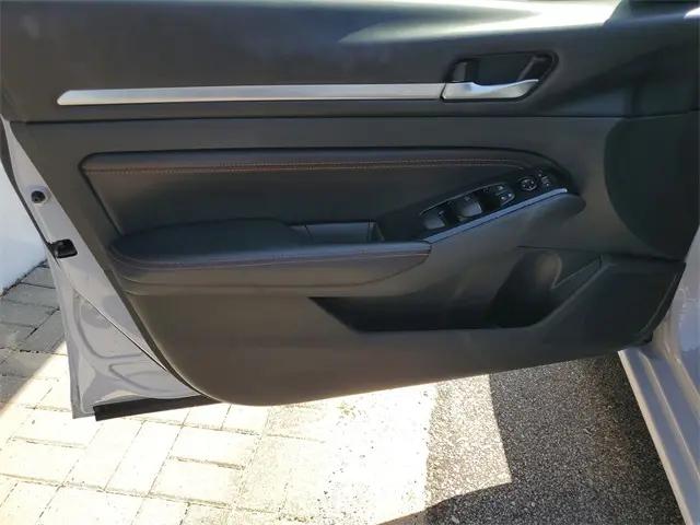 2023 Nissan Altima SR FWD
