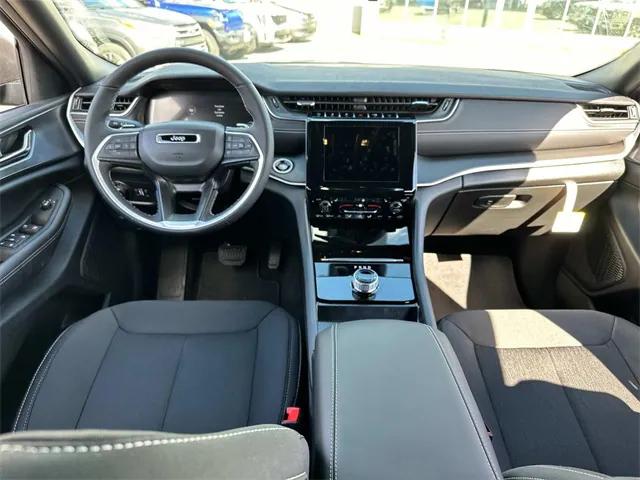 2025 Jeep Grand Cherokee GRAND CHEROKEE L LAREDO 4X4