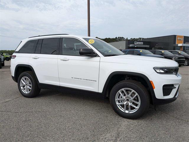 2025 Jeep Grand Cherokee GRAND CHEROKEE LAREDO X 4X4