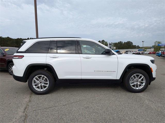 2025 Jeep Grand Cherokee GRAND CHEROKEE LAREDO X 4X4