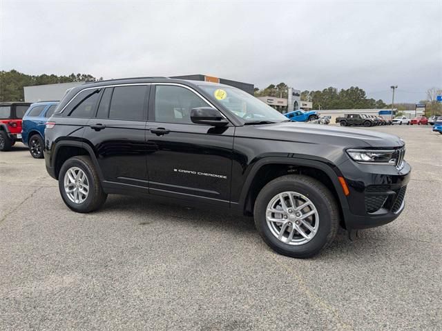 2025 Jeep Grand Cherokee GRAND CHEROKEE LAREDO X 4X4