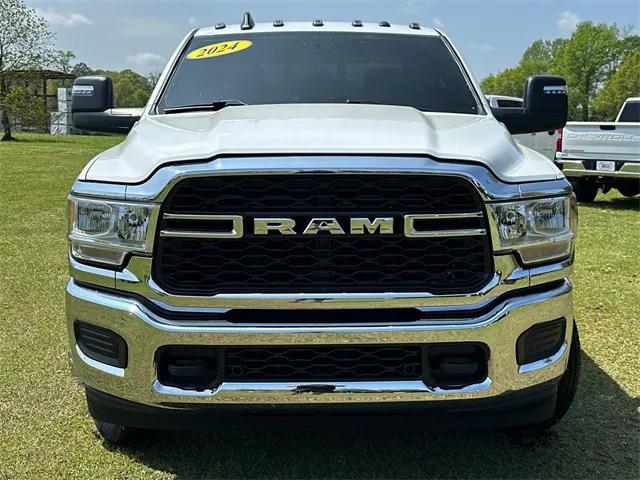 2024 RAM 3500 Tradesman Crew Cab 4x4 8 Box