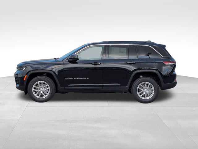 2025 Jeep Grand Cherokee GRAND CHEROKEE LAREDO X 4X2