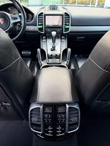2013 Porsche Cayenne GTS