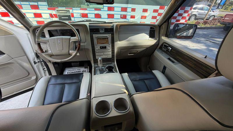 2008 Lincoln Navigator L Base