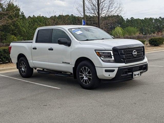 2024 Nissan TITAN Crew Cab SV 4x2