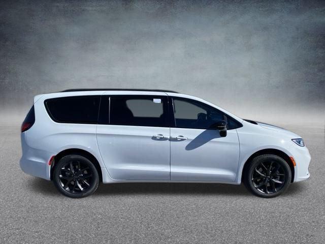 2024 Chrysler Pacifica Touring L AWD