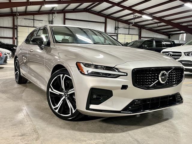 2024 Volvo S60 B5 Core Dark Theme