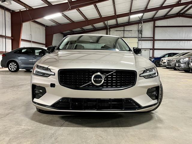 2024 Volvo S60 B5 Core Dark Theme
