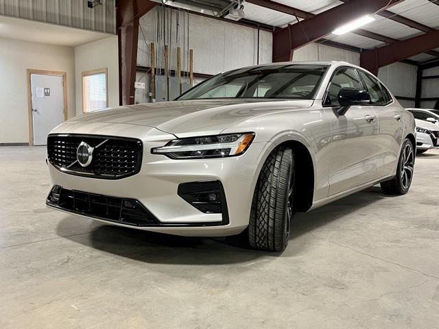 2024 Volvo S60 B5 Core Dark Theme
