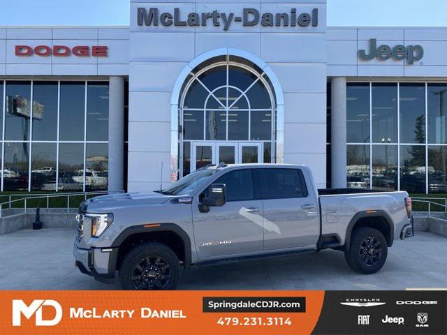 2025 GMC Sierra 2500HD 4WD Crew Cab Standard Bed AT4