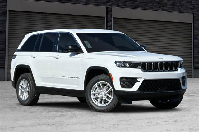 2025 Jeep Grand Cherokee GRAND CHEROKEE LAREDO X 4X4