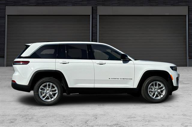 2025 Jeep Grand Cherokee GRAND CHEROKEE LAREDO X 4X4
