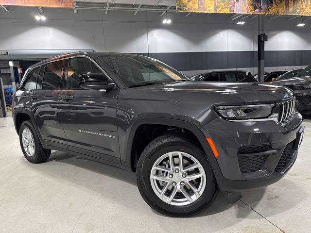 2025 Jeep Grand Cherokee GRAND CHEROKEE LAREDO X 4X4
