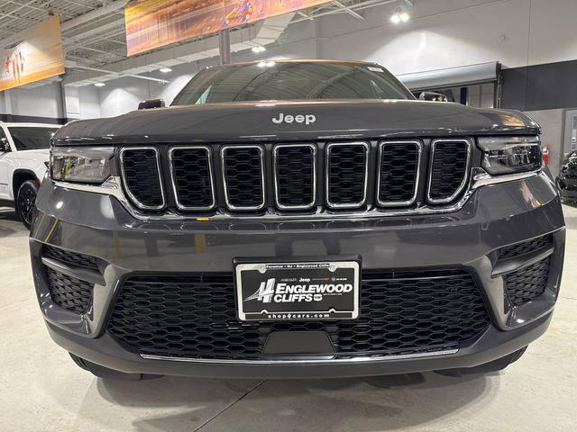 2025 Jeep Grand Cherokee GRAND CHEROKEE LAREDO X 4X4