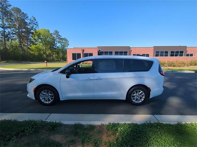 2025 Chrysler Voyager VOYAGER