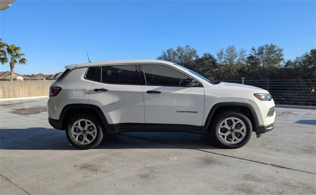2025 Jeep Compass COMPASS LATITUDE 4X4