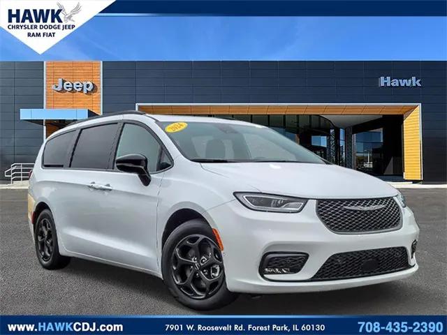 2024 Chrysler Pacifica Hybrid Premium S Appearance Pkg
