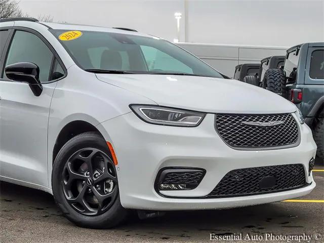2024 Chrysler Pacifica Hybrid Premium S Appearance Pkg