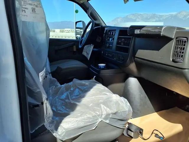 2025 GMC Savana Cutaway Work Van