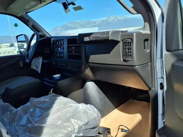 2025 GMC Savana Cutaway Work Van