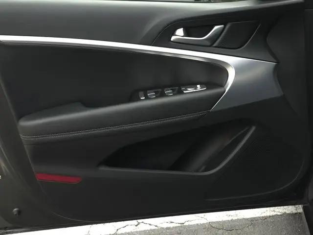 2023 Genesis G70 2.0T RWD