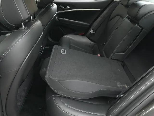 2023 Genesis G70 2.0T RWD